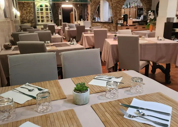 Logis Hotel Restaurant Les Charmettes
