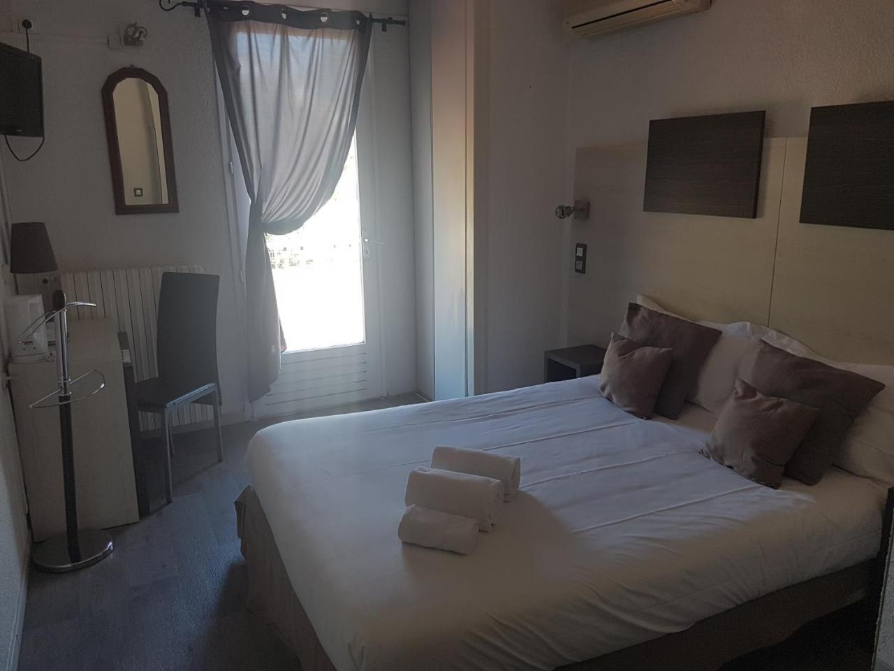 Hotel Logis Restaurant Les Charmettes 3*